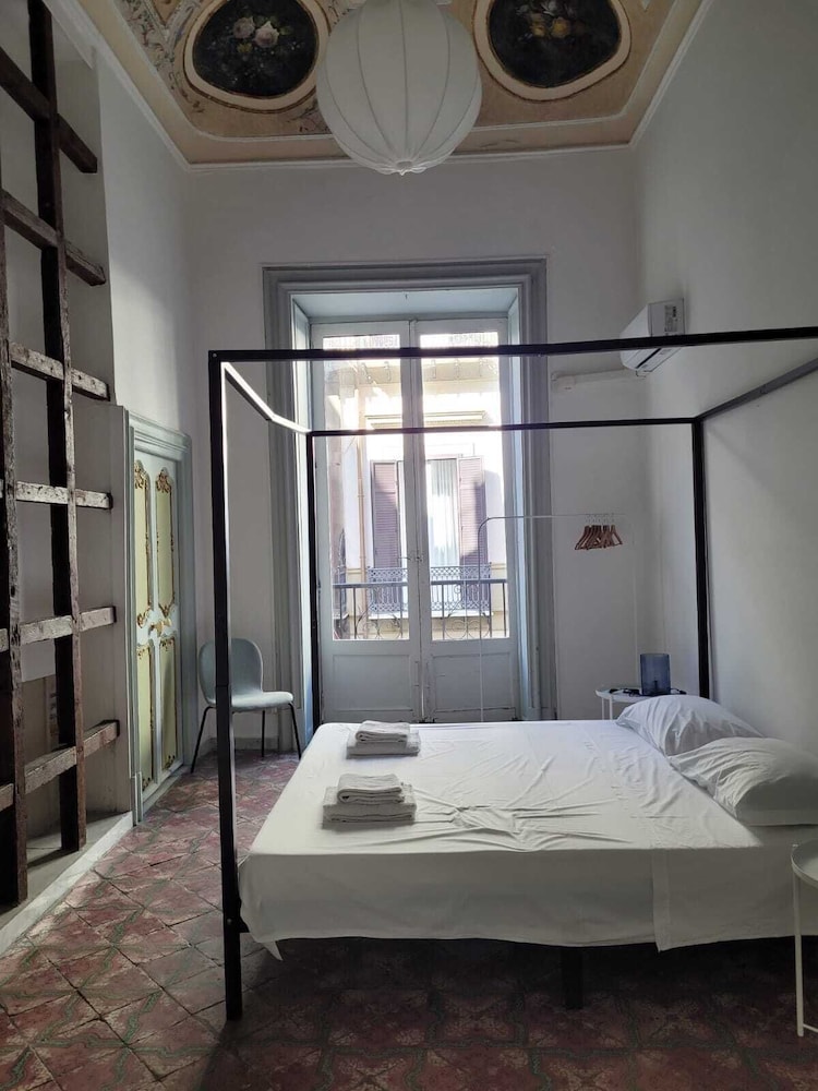 C. Parker Double Room with Extra Bed photo 1
