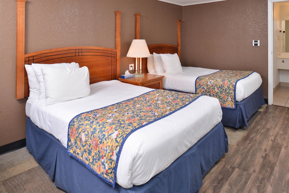 Room, 2 Double Beds, Accessible, Non Smoking photo 1