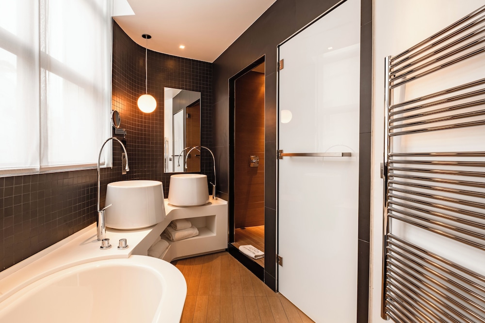 Junior Suite, Connecting Rooms thumbnail 6