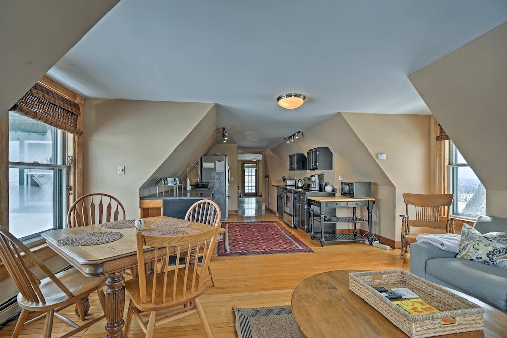 Unique Private Suite, 3 Bedrooms, Lake Views, Great Reviews