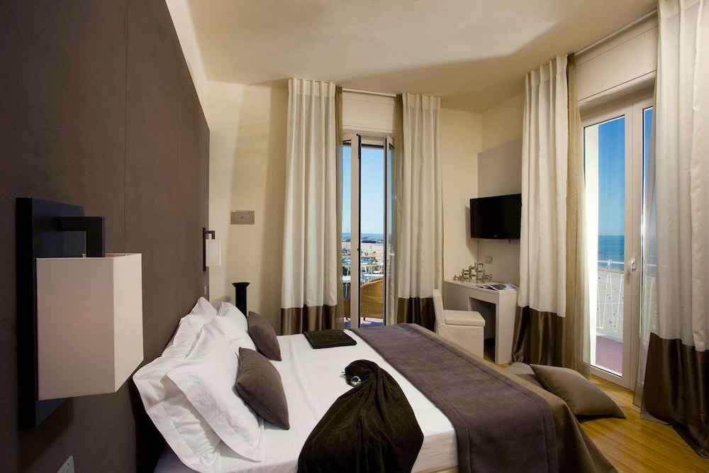 Superior Triple Room photo 3