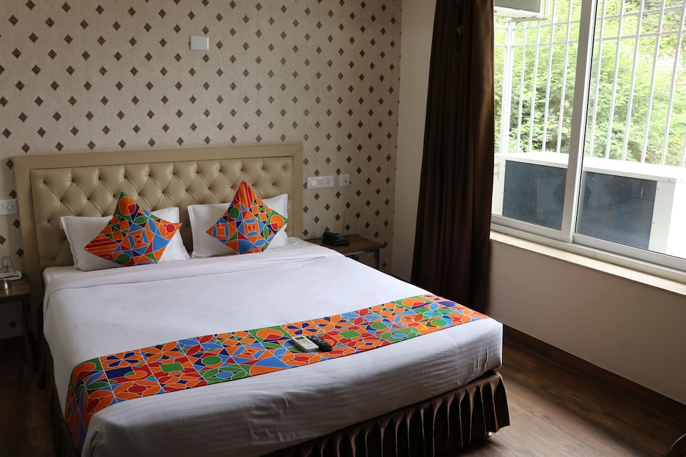 Premium Single Room, 1 Double Bed, Smoking photo 1