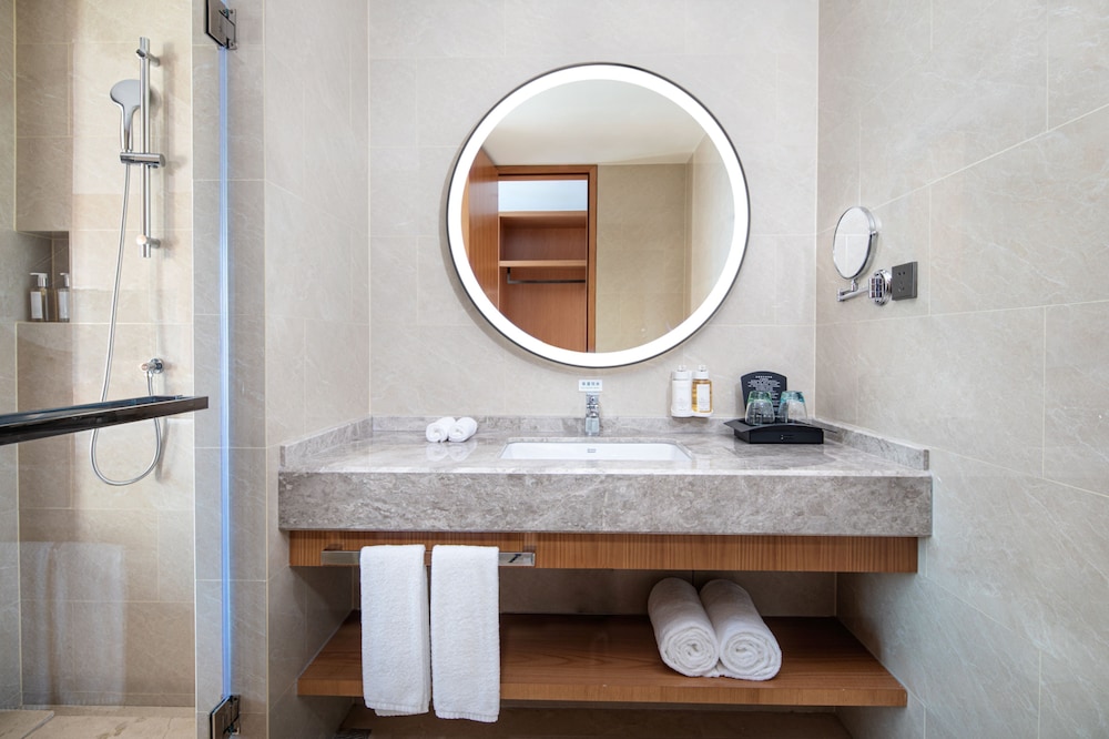 Standard Room, 1 King Bed, Mountain View (Super King) - Photo 2