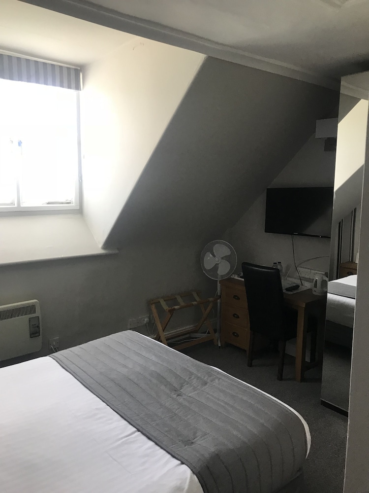 Standard Room, 1 Double Bed, Non Smoking - Photo 2