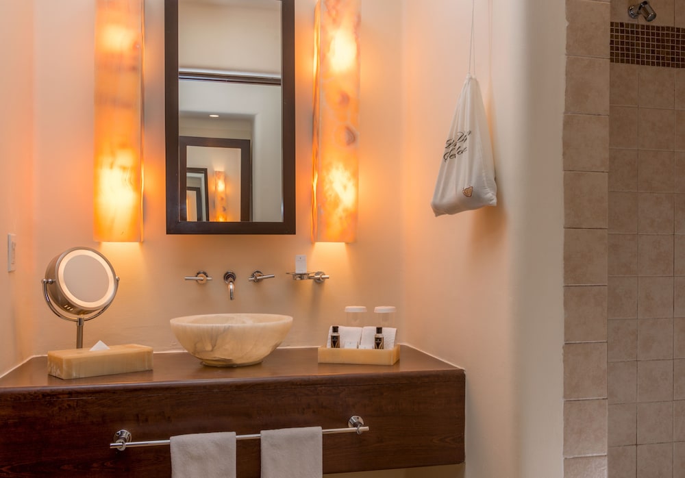 Deluxe Oceanview Room - Photo 4