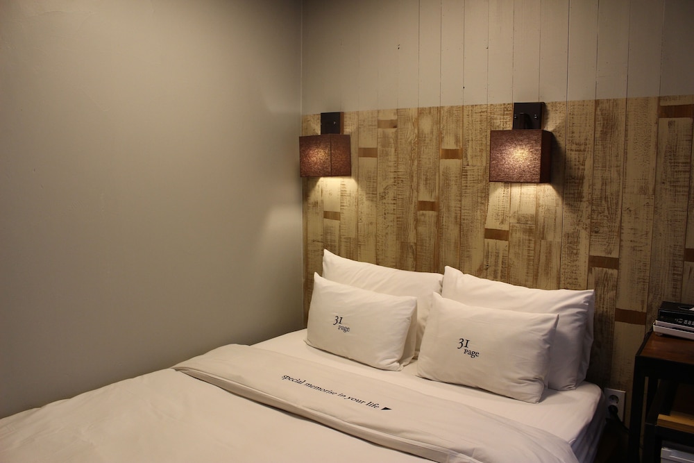 Standard Double Room, Bathtub (Railway View)