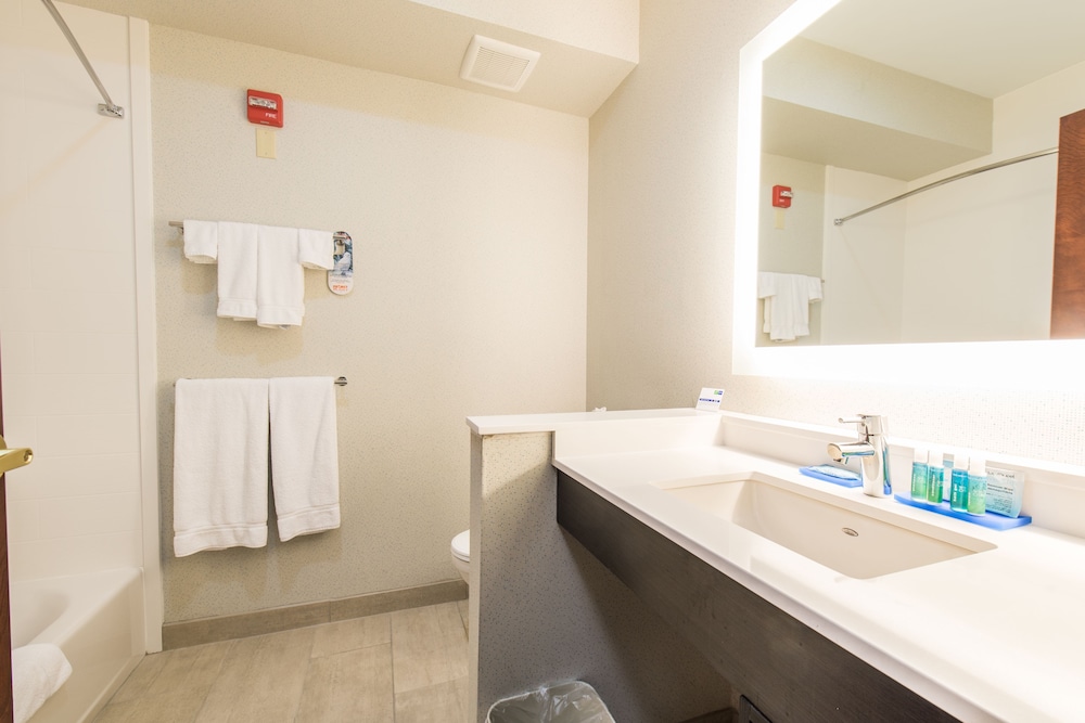 Suite, 2 Queen Beds - Photo 8