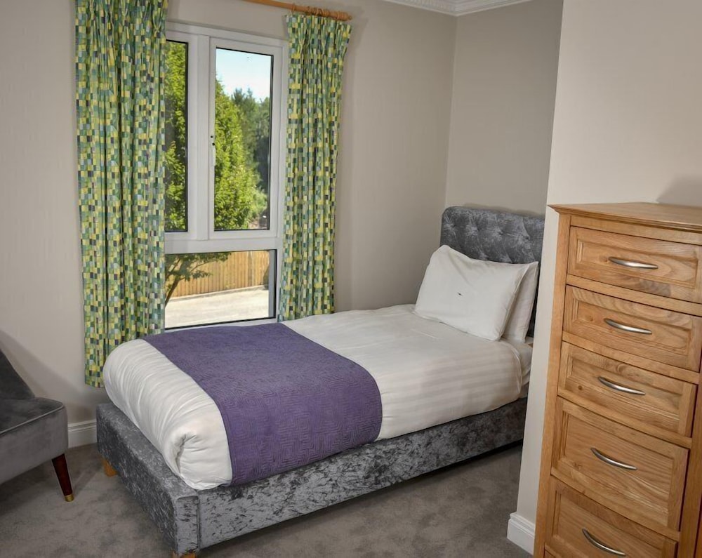 House, 4 Bedrooms photo 2