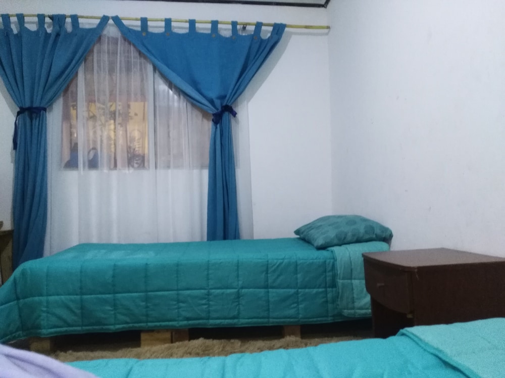 Twin Room, 2 Twin Beds, Shared Bathroom photo 1