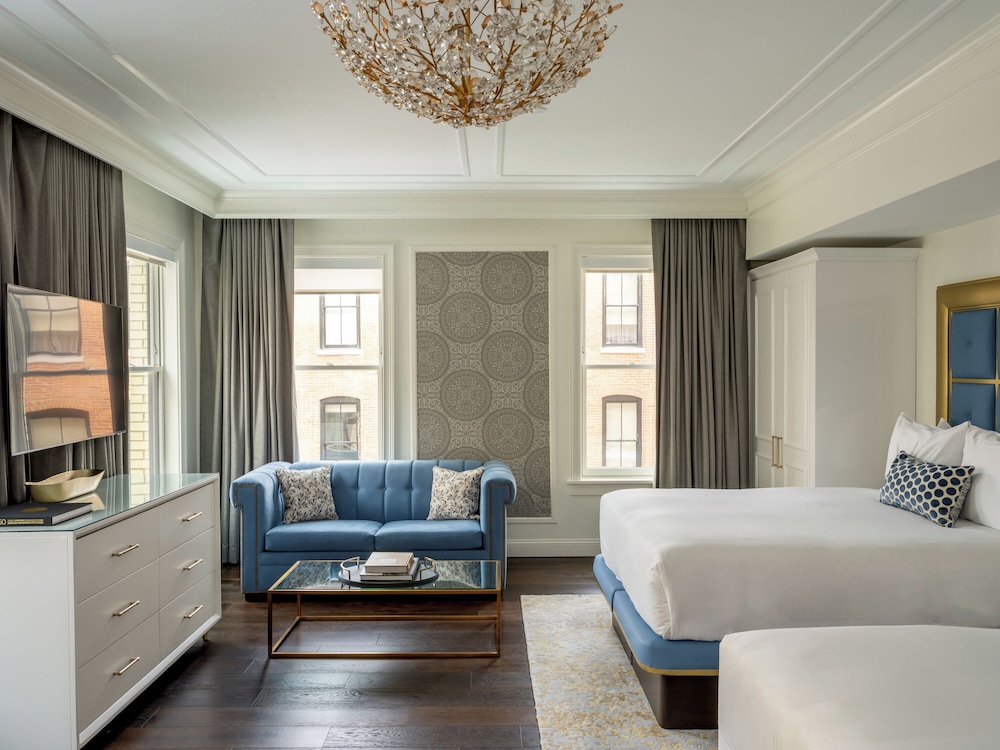 Junior Suite, 2 queen bed
