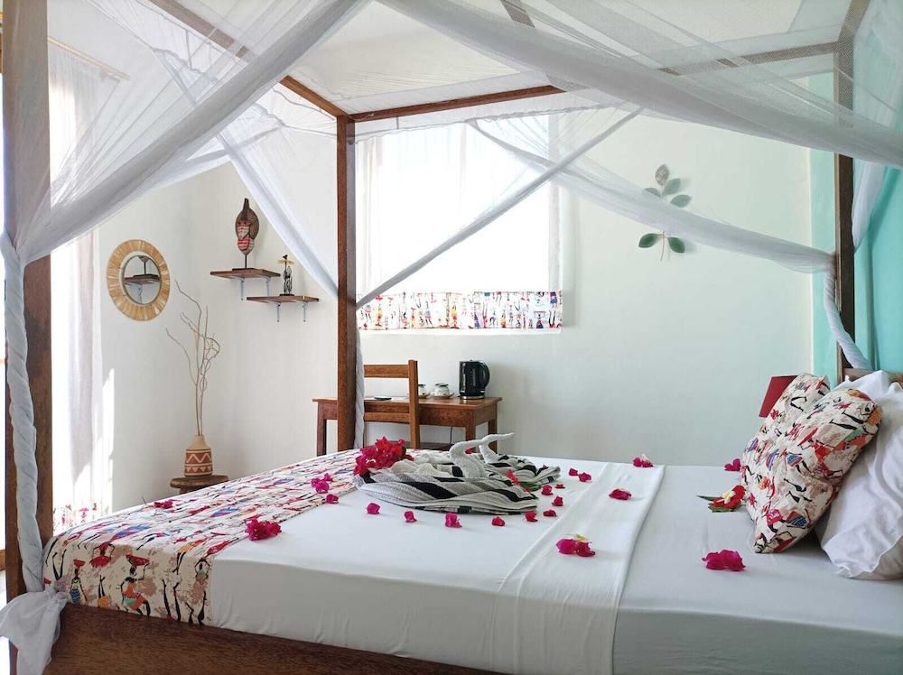 Comfort Room, Balcony