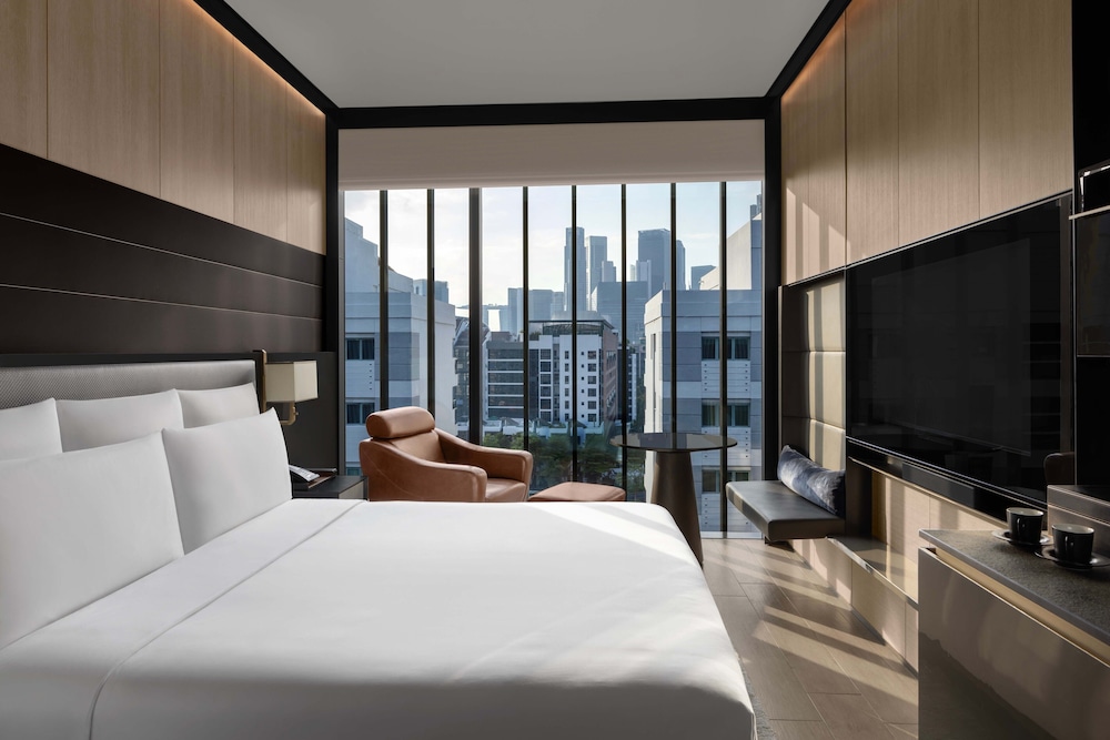 Classic Room, 1 King Bed, Club Lounge Access (Top Floor)