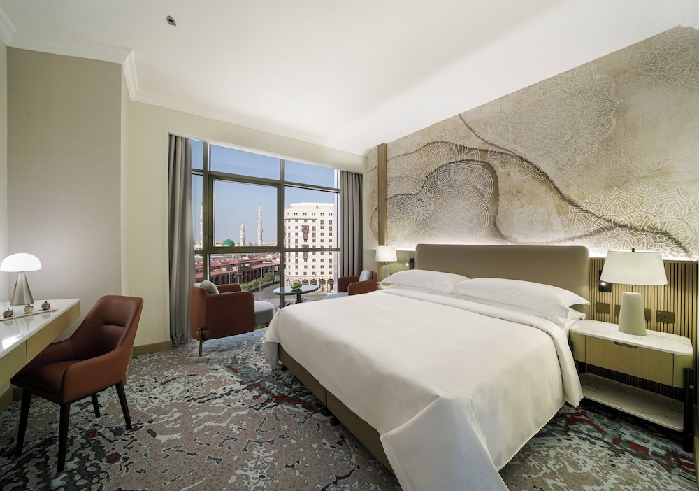 Room, 1 King Bed With Sofa Bed, City View (Spacious)