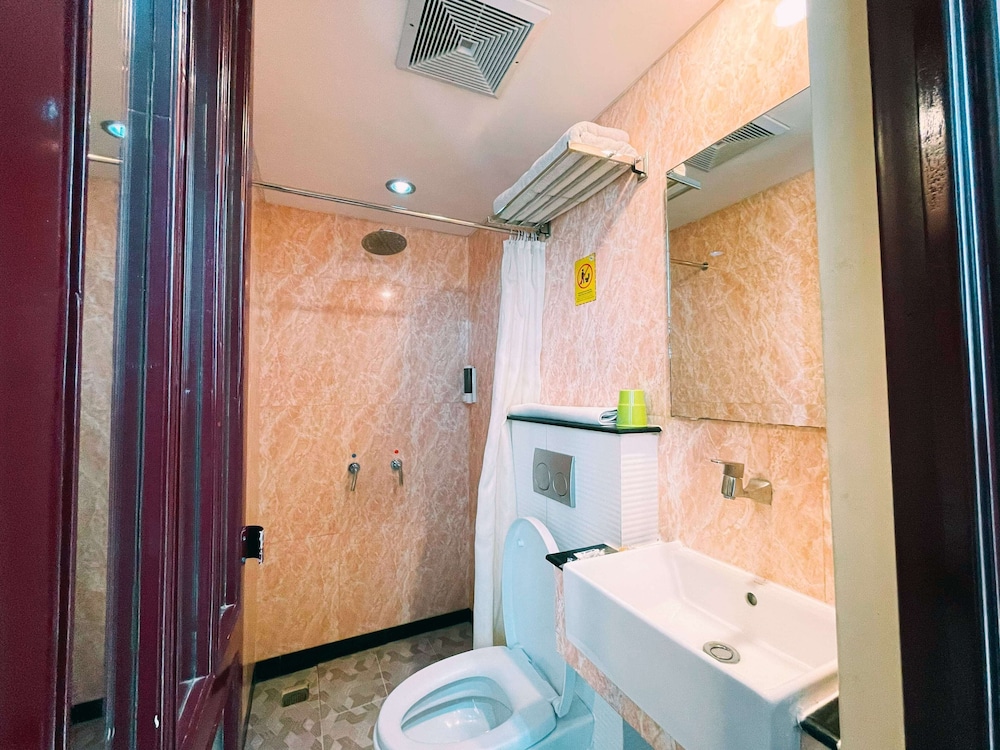 Deluxe Double or Twin Room, Multiple Beds - Photo 4