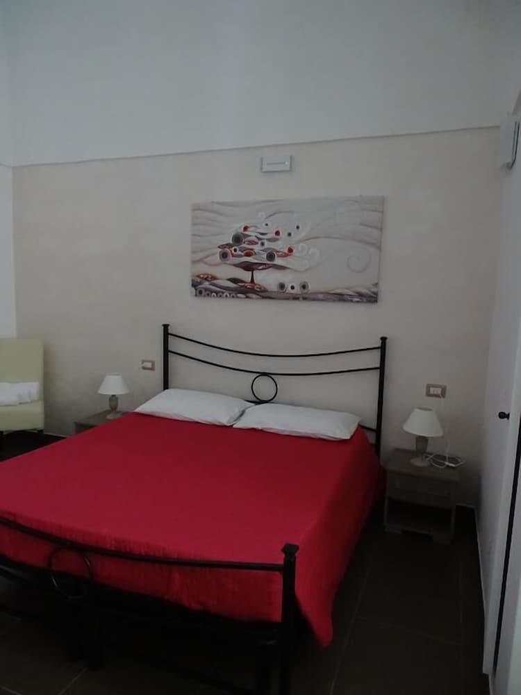 Double Room, 1 King Bed (Elegant) photo 3