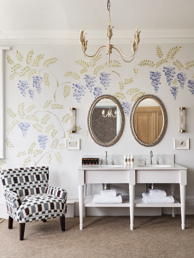 Bushby Bacon Suite photo 2