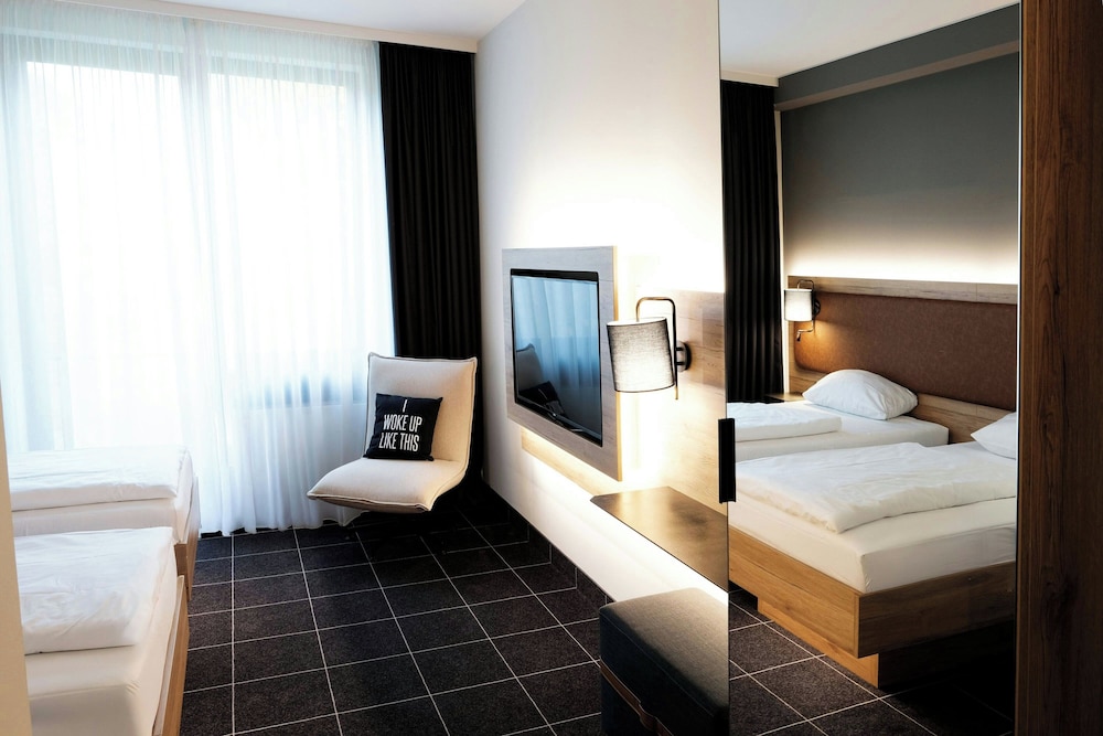 Standard Room, 2 Twin Beds thumbnail 5