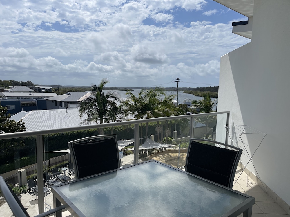 Comfort Apartment, 1 Queen Bed, Non Smoking, Pool View