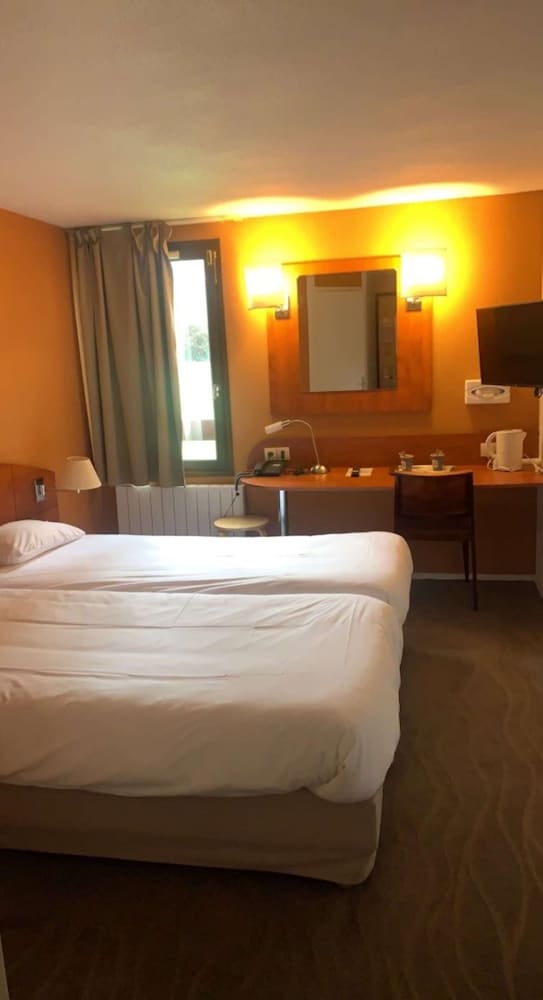 Standard Room, 2 Twin Beds - Photo 2