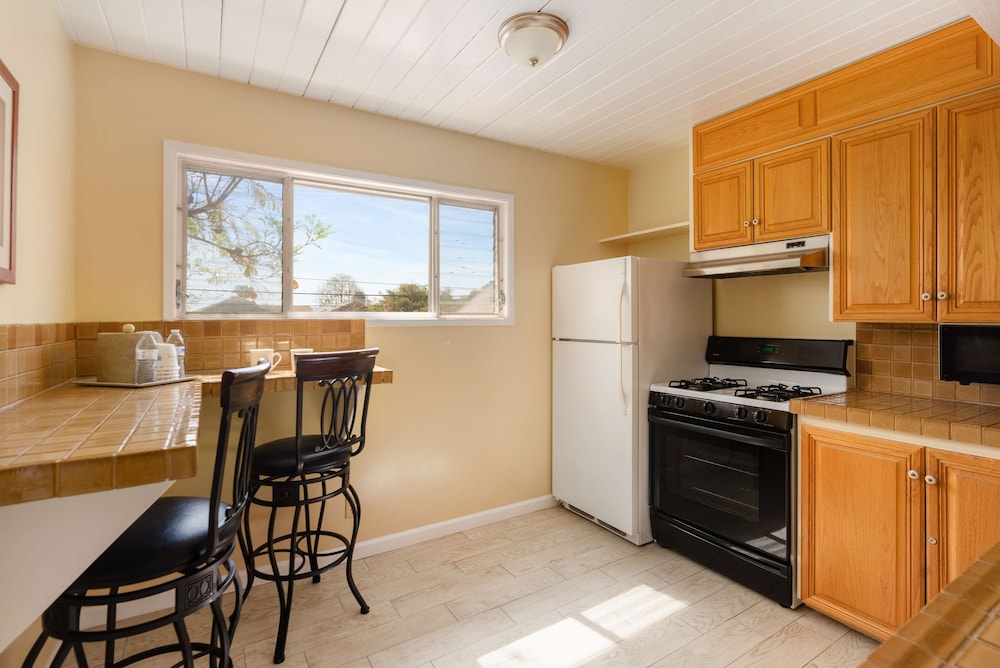 Standard Apartment, 2 Double Beds, Non Smoking, Kitchen (Living Room; Sofabed, Full Kitchen) - Photo 6