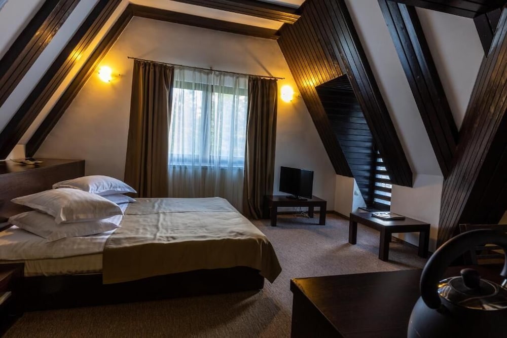Comfort Suite, Balcony, Mountain View