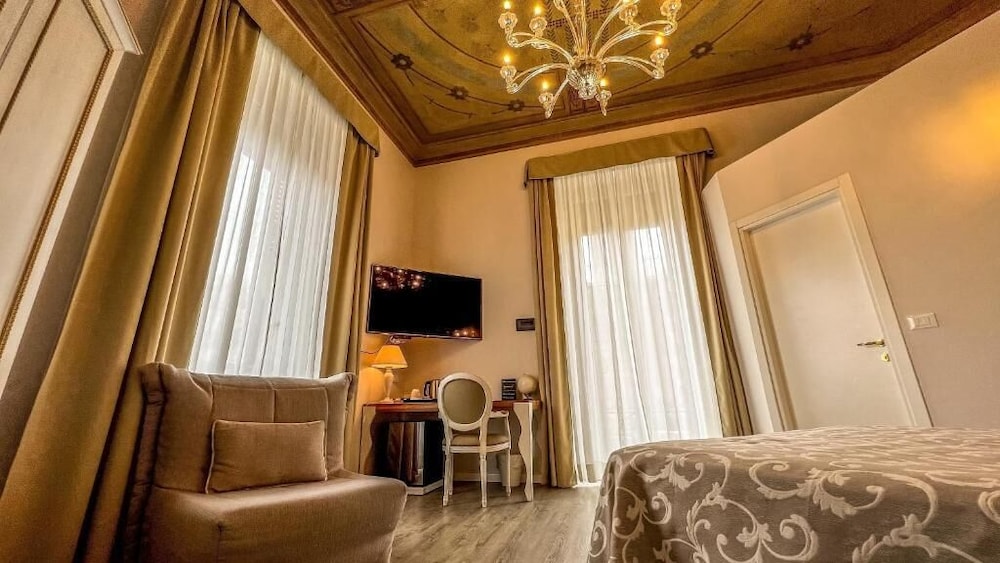 Suite (Liberty)
