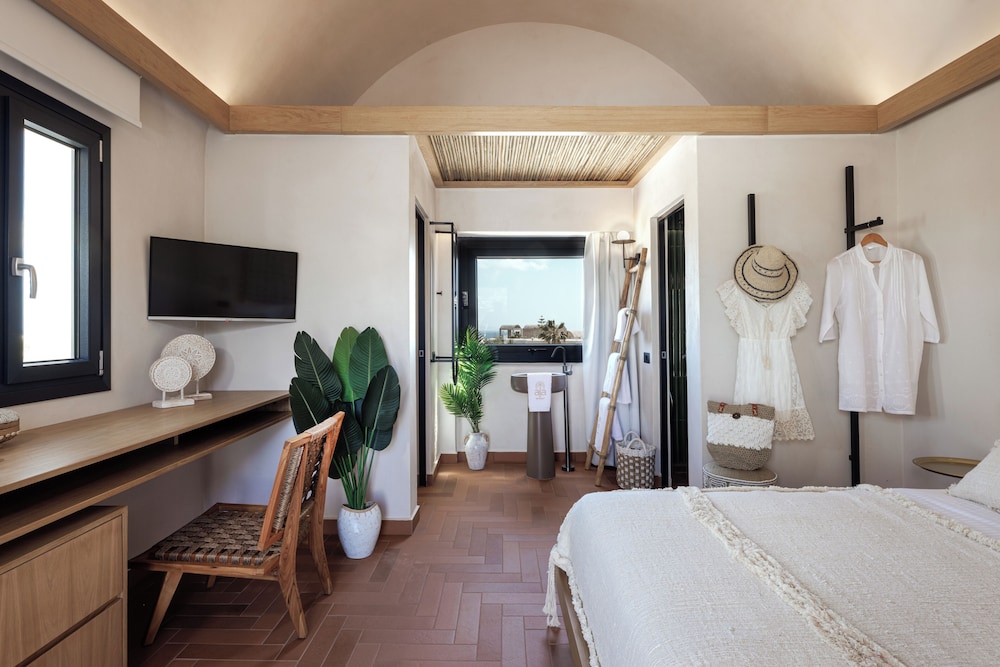 Deluxe Suite, Private Pool, Vineyard View