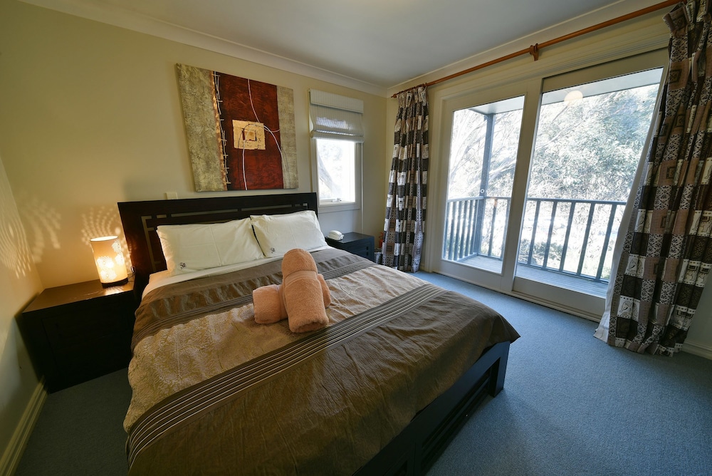 Premium Chalet, 3 Bedrooms, Mountain View, Slope side photo 1