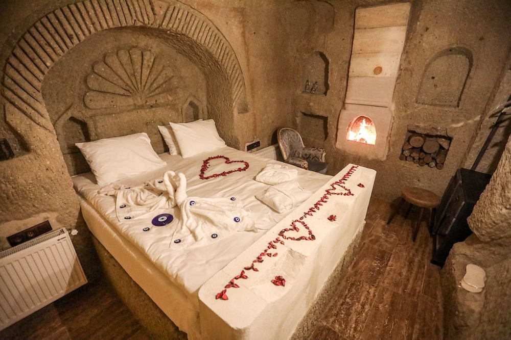 Defne Cave Honeymoon Suite - Photo 11