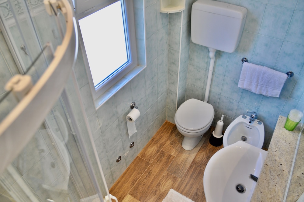 Quadruple Room - Photo 6