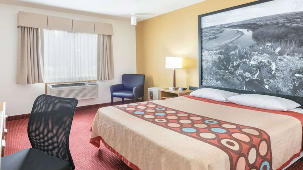 Business Room, 1 King Bed, Non Smoking - Photo 3