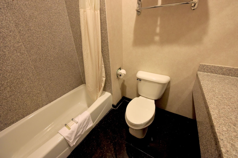 Deluxe Suite, 2 Bedrooms, Kitchenette, Patio photo 2