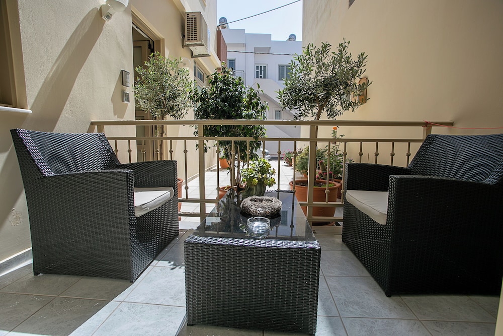 Economy Triple Room, 1 Bedroom, Non Smoking, Terrace photo 2