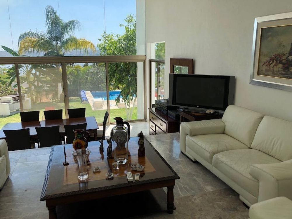 Deluxe House, 3 Bedrooms, Smoking, Lakeside photo 2