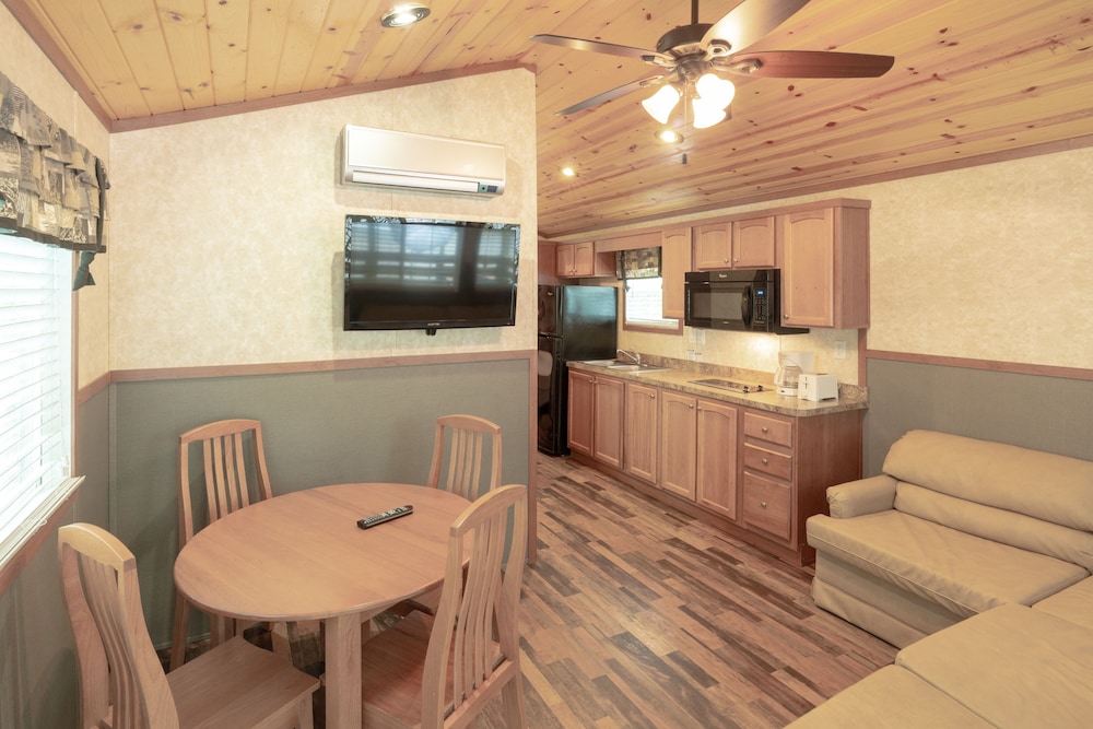 Cottage, 2 Bedrooms (Linens not included) photo 2