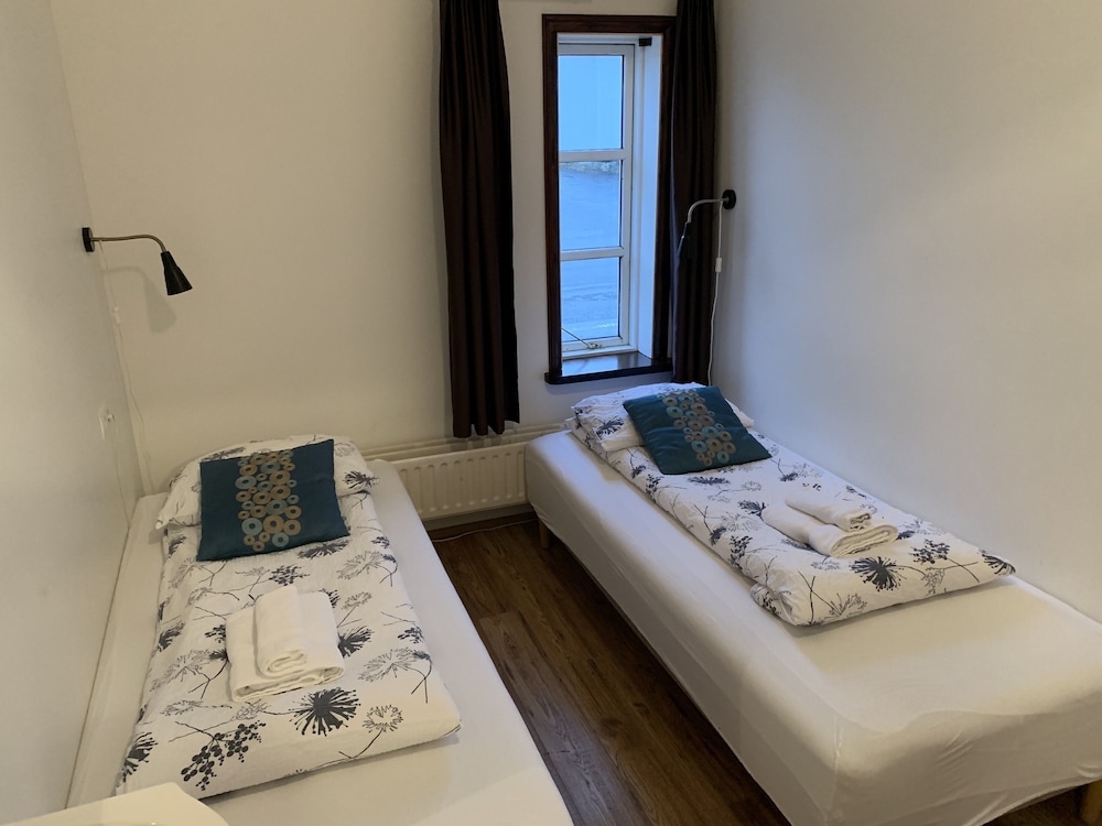 Economy Twin Room, Shared Bathroom photo 1
