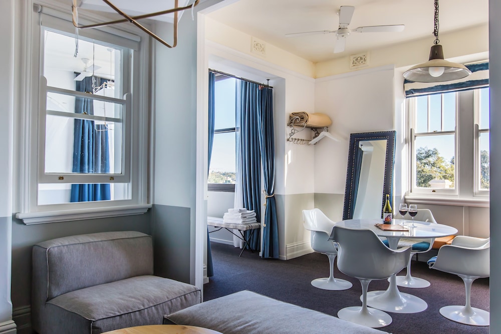 Deluxe Suite, 1 King Bed, Sea View thumbnail 6