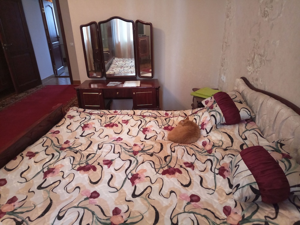 Family Suite, 1 Bedroom, Private Bathroom, Courtyard View photo 2
