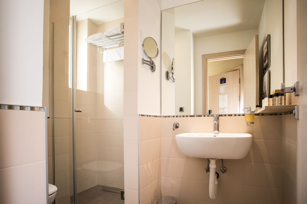 Deluxe Junior Suite photo 2