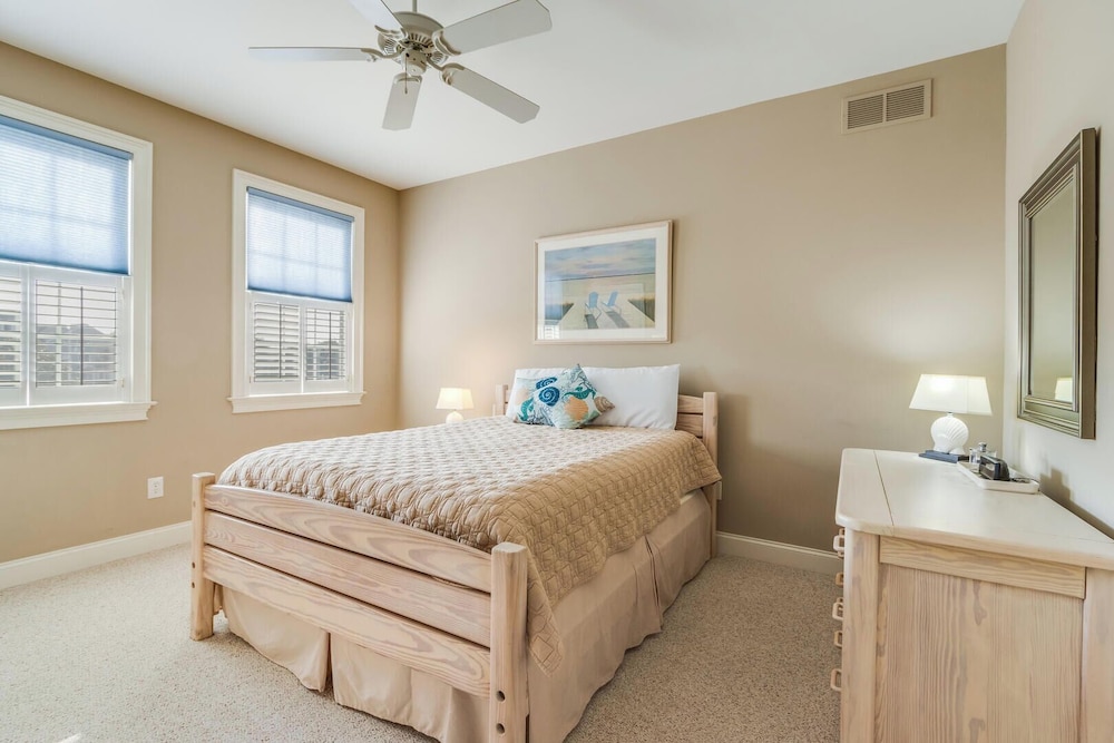 House, Multiple Beds, Patio, Garden View photo 2
