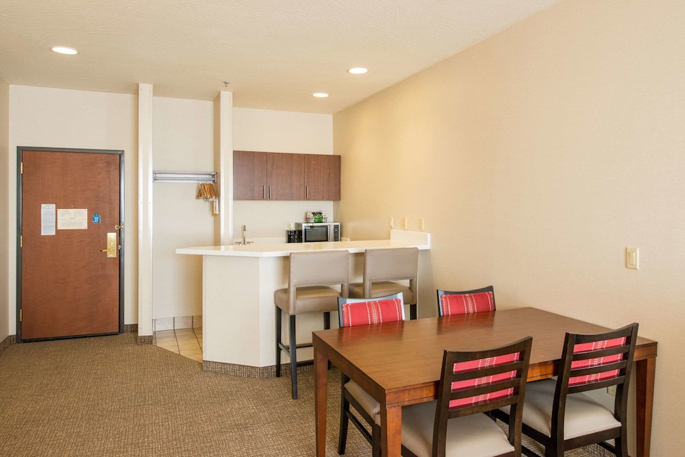 Suite, 2 Queen Beds, Non Smoking (Pet Friendly) - Photo 2