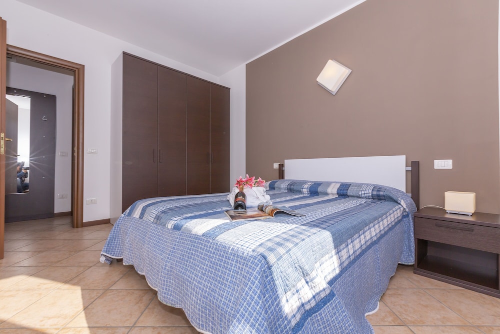 Family Apartment, 1 Bedroom (Fontana Del Lago Apt. 6) photo 2
