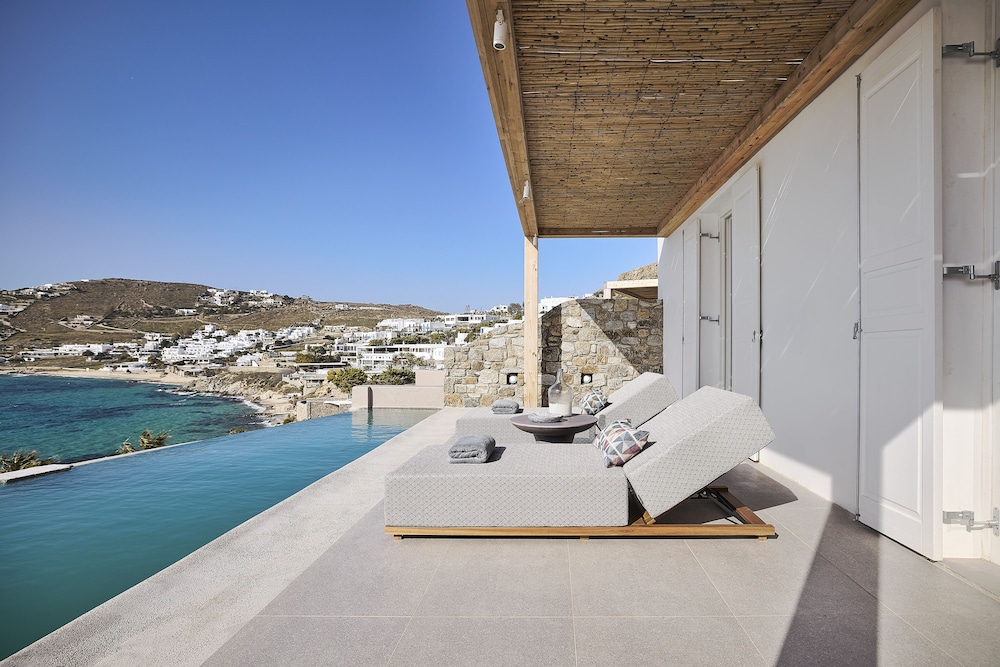 Eros Suite with Infinity Private Heated Pool photo 3