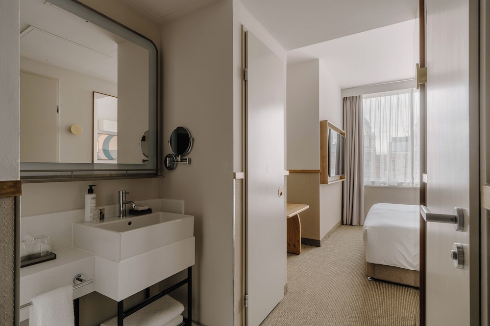 Suite, 1 Queen Bed, Kitchenette (Newly Refurbished 2024)