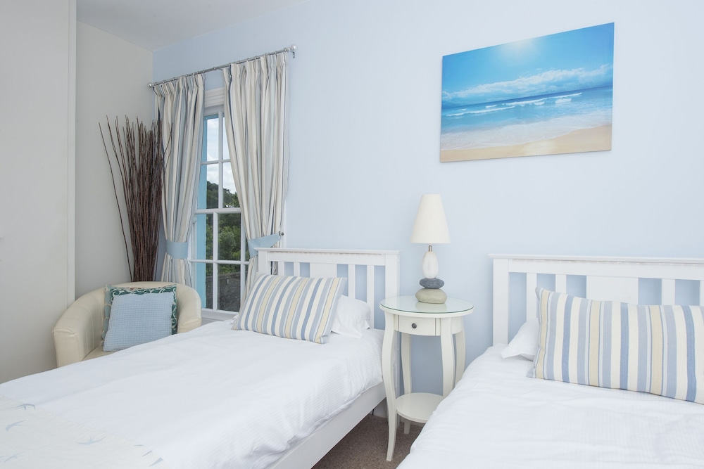 Standard Twin Room, Ensuite photo 2