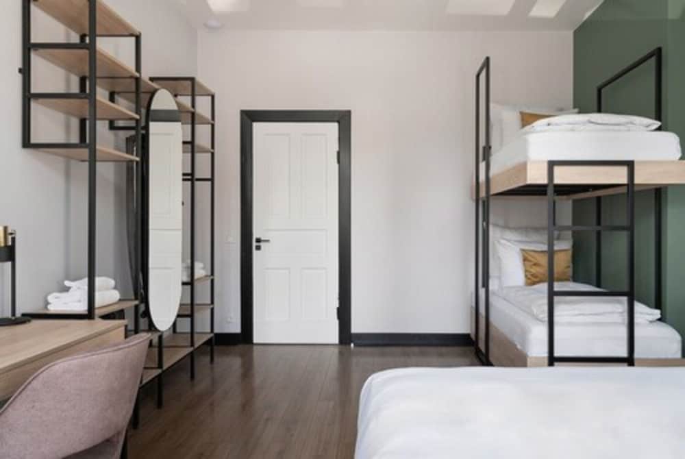 Large 1 Bedroom Apartment with Sofa Bed photo 2