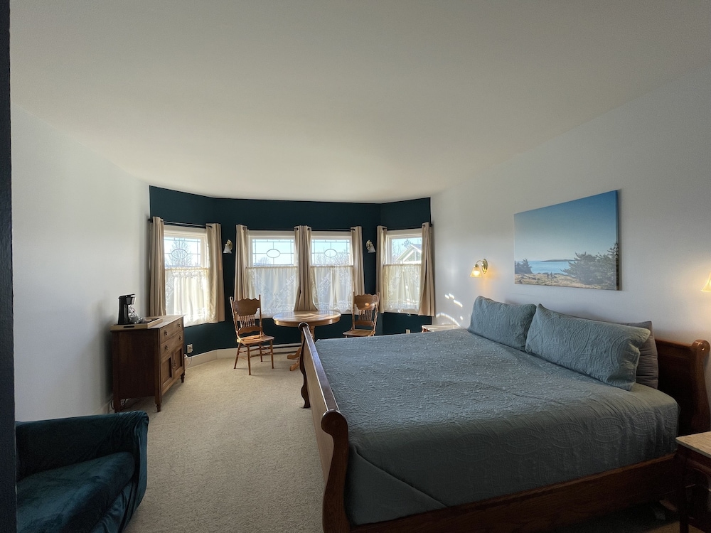 ROOM FIVE photo 2