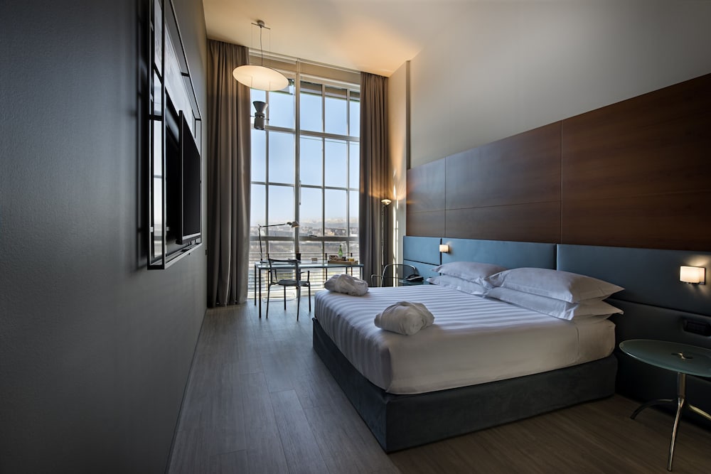 Room (Queen Guest Room with Sofa)