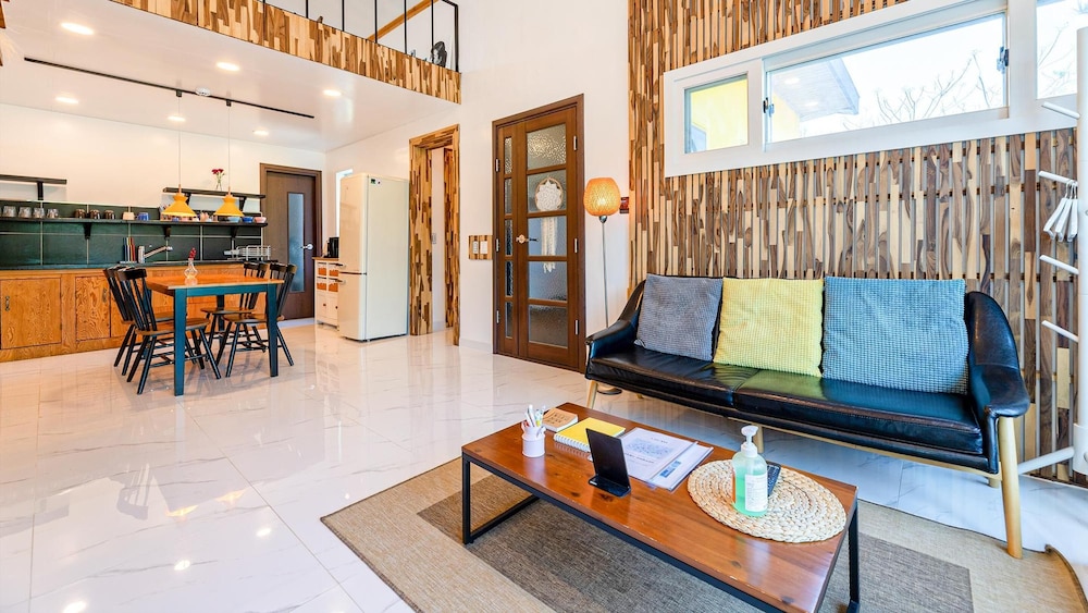 Basic Room, 2 Bedrooms (PRIVATE YELLOW (Dokchae)) photo 1