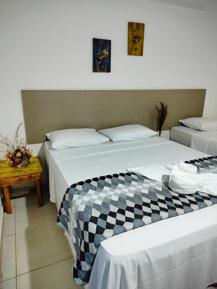 Economy Quadruple Room - Photo 6